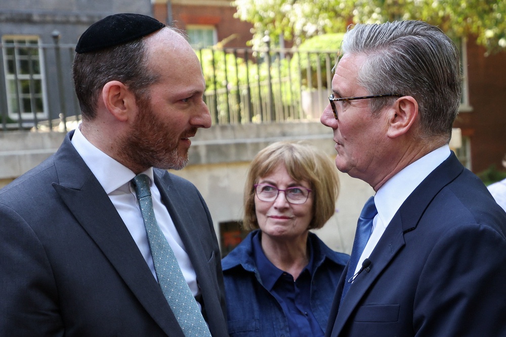 Prime Minister Sir Keir Starmer (right) hosting members of the Jewish community (Suzanne Plunkett/PA) (PA Wire)