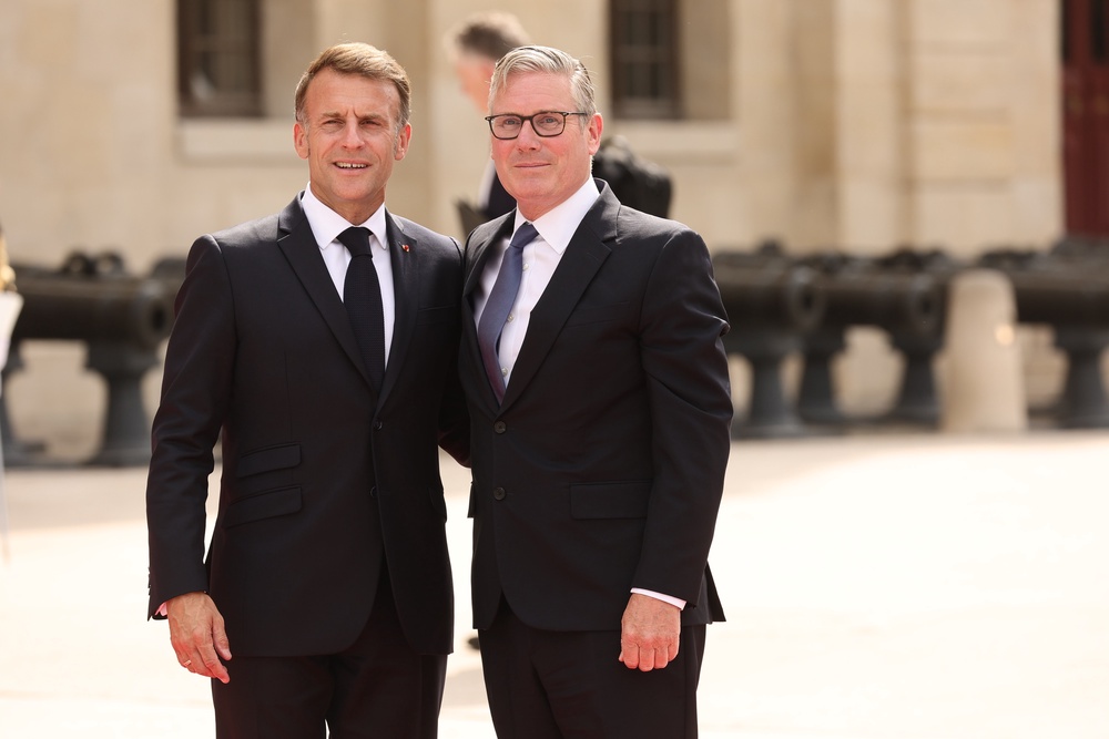 French President Emmanuel Macron greets Keir Starmer ahead of the Coalition of the Willing summit on security guarantees for Ukraine in Paris (Teresa Suarez/AP) (AP)