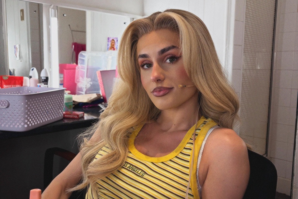 Davies is playing Elle Woods in the stage adaptation (X/@amb_d)