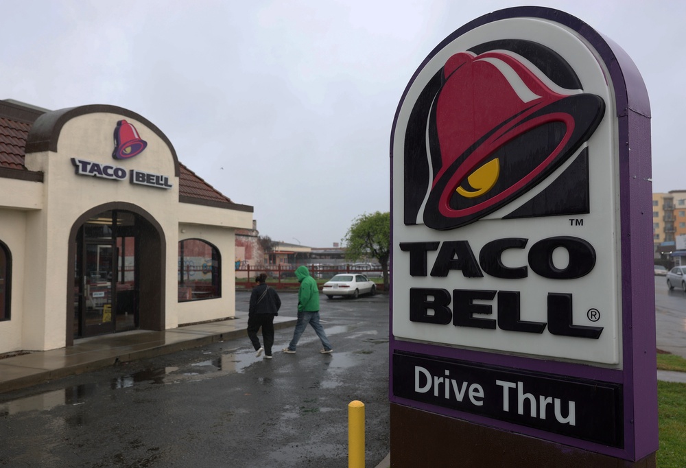 Investigators initially zeroed in on lettuce served at Taco Bell (Getty)