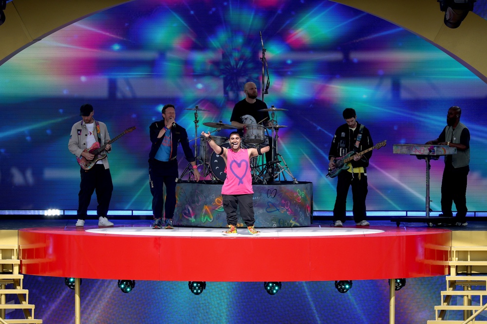 Chris Martin of Coldplay and Emmanuel Kelly perform during the halftime show during the FIFA Club World Cup 2025 Final match between Chelsea FC and Paris Saint-Germain (Getty)