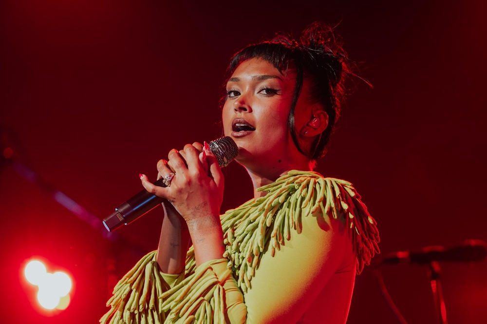 Joy Crookes performs at the Montreux Jazz Festival (Luana Schoch)