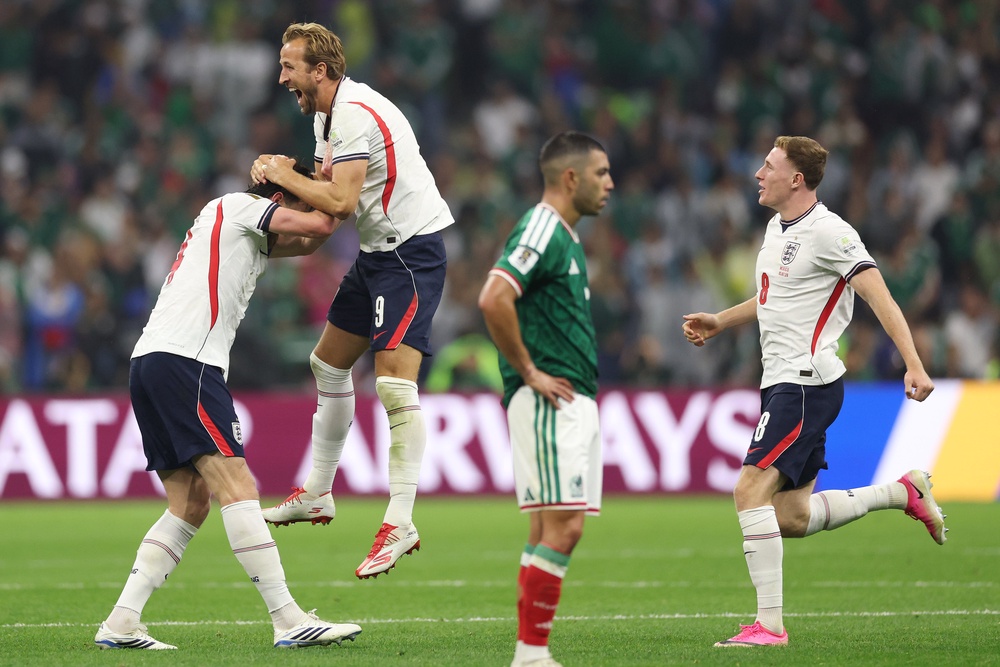 England celebrate the full-time whistle after beating Mexico in the round of 16 (Getty)