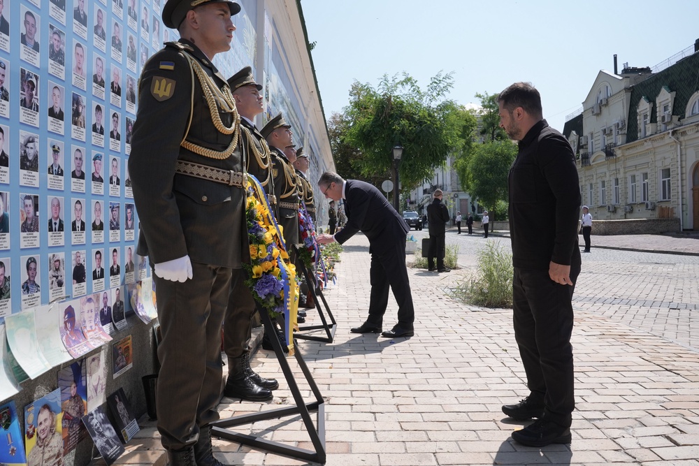 Prime Minister Sir Keir Starmer and Ukrainian President Volodymyr Zelensky at the Wall of Remembrance (Stefan Rousseau/PA) (PA Wire)