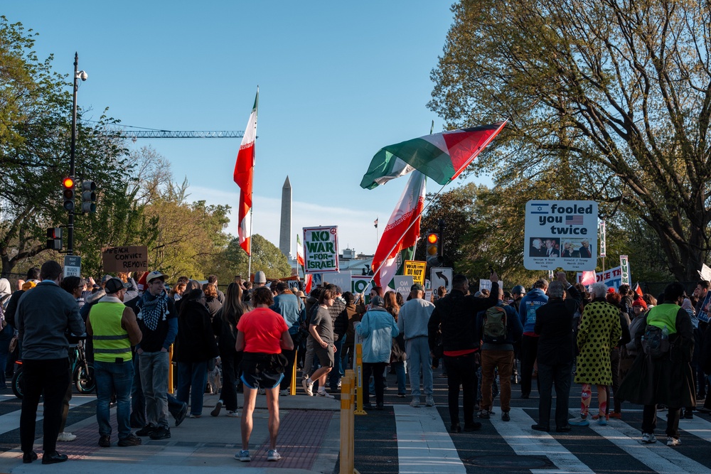 On Thursday, a federal panel will review a Trump administration proposal to erect permanent fencing around Lafayette Square. (Getty Images)