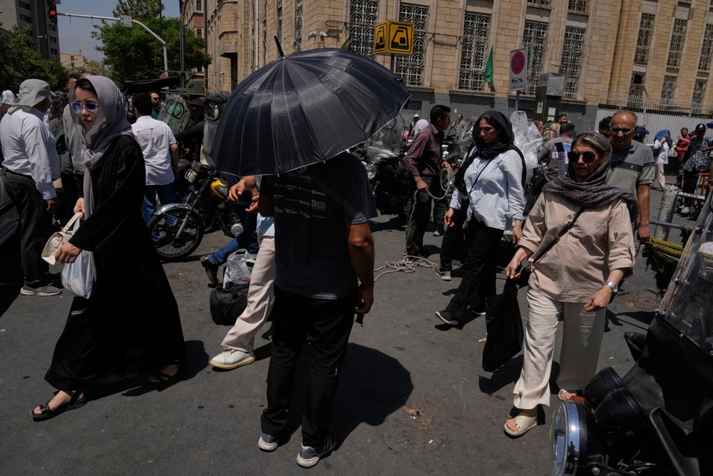 Daily life continues in Tehran (AP)