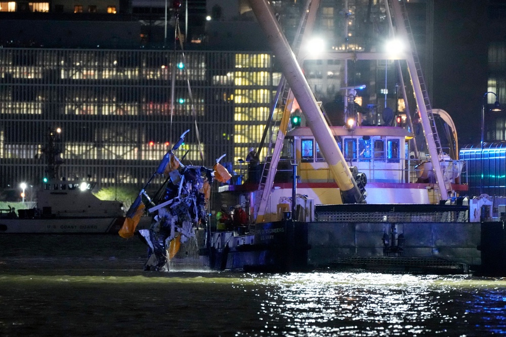 The helicopter wreckage is removed from the water after crashing into the Hudson River (AFP via Getty Images)
