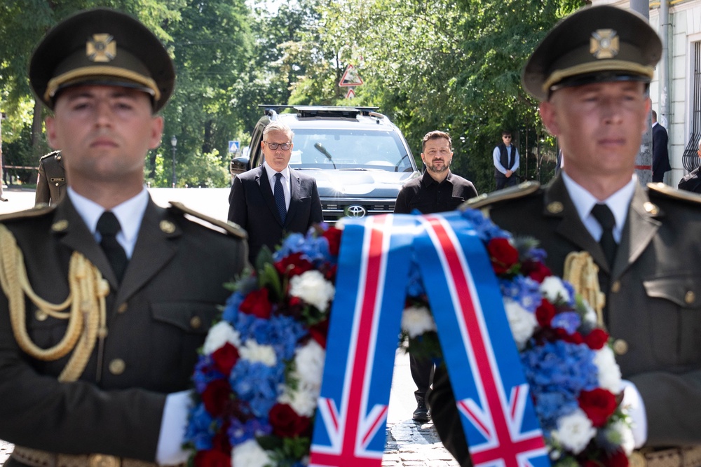 Prime Minister Sir Keir Starmer and Ukrainian President Volodymyr Zelensky pay their respects at a wreath laying at the Wall of Remembrance of the Fallen for Ukraine (Stefan Rousseau/PA) (PA Wire)