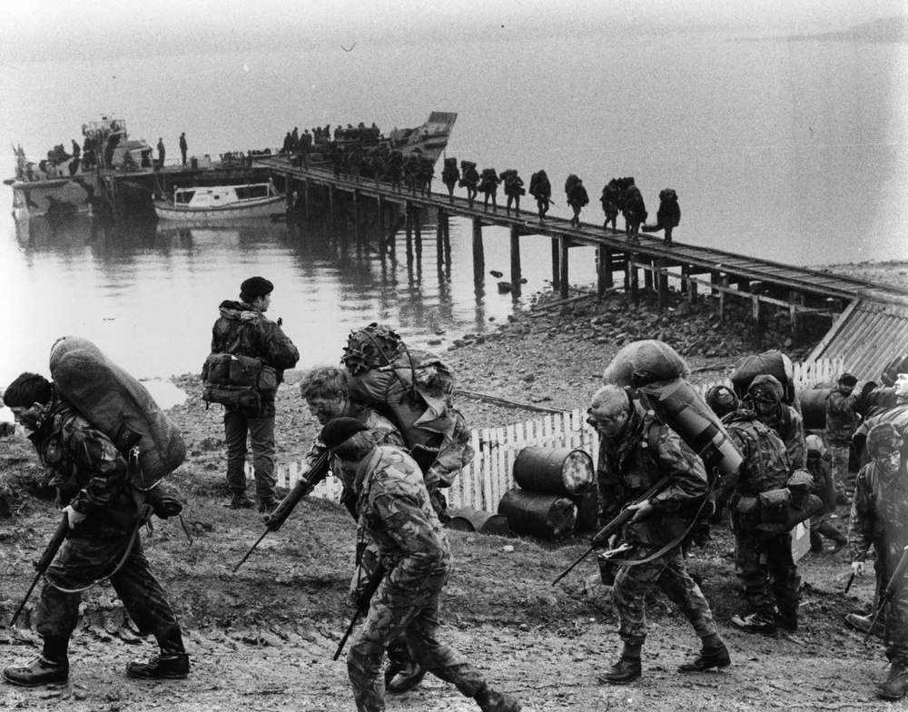 British troops arriving in the Falklands Islands during the Falklands War in 1982 (Getty)
