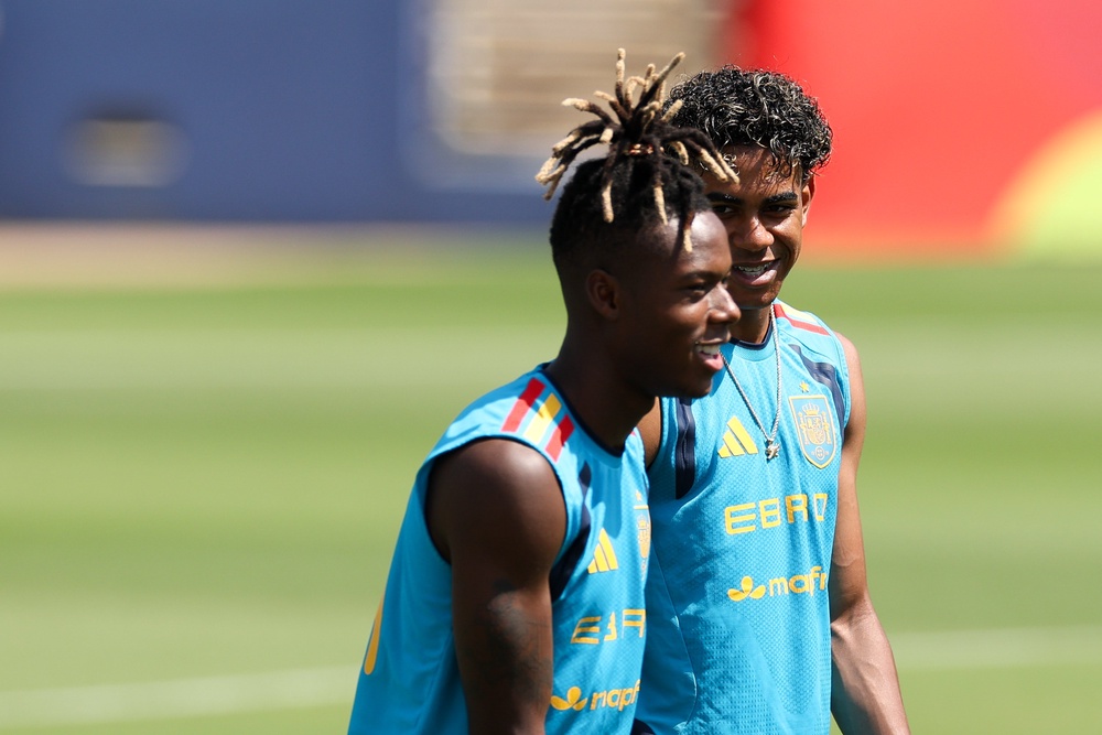De la Fuente knows Lamine Yamal, right, and Nico Williams well (Getty)