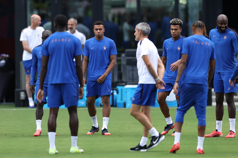 Team France warms up prior to a training session a day ahead of the FIFA World Cup 2026 Bronze Final (Getty)