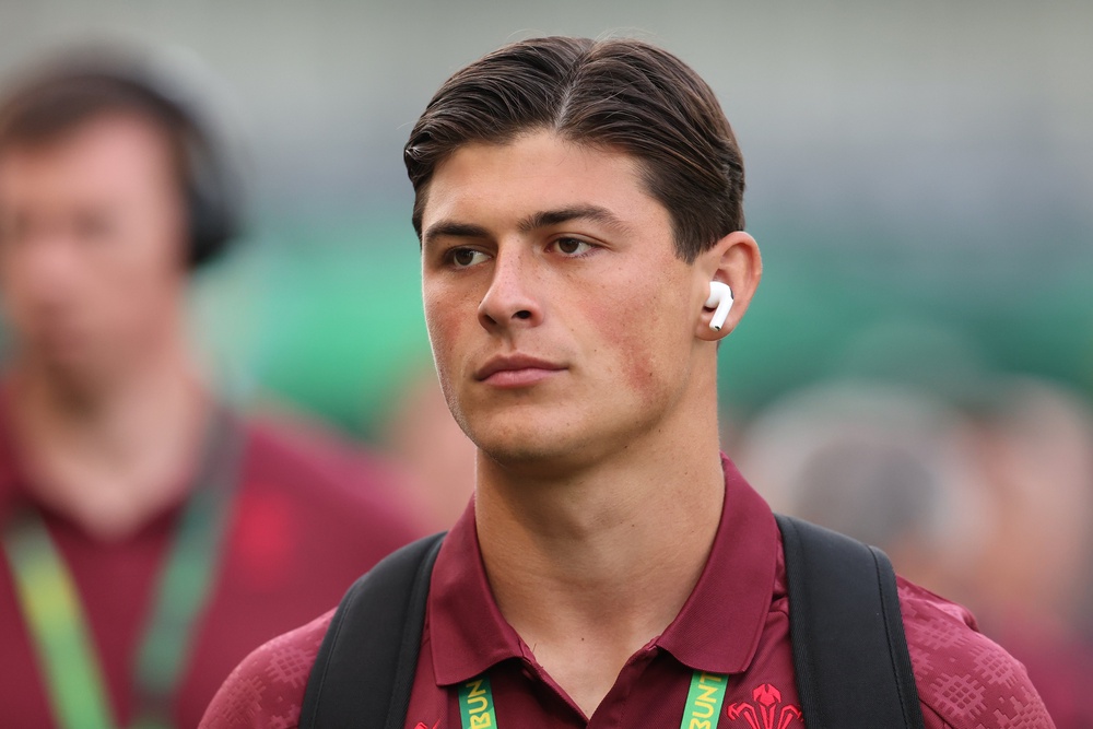Louis Rees-Zammit starts on the wing for WAles (Getty)