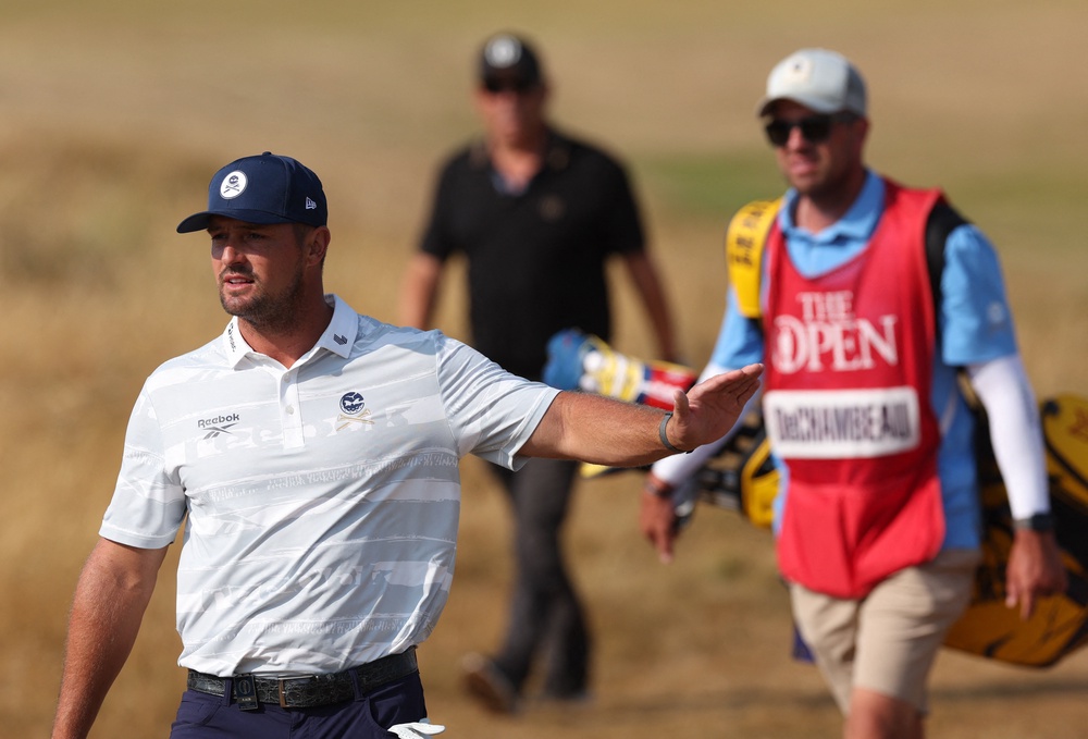 Dechambeau will return on Sunday on the fringe of contention (Reuters)