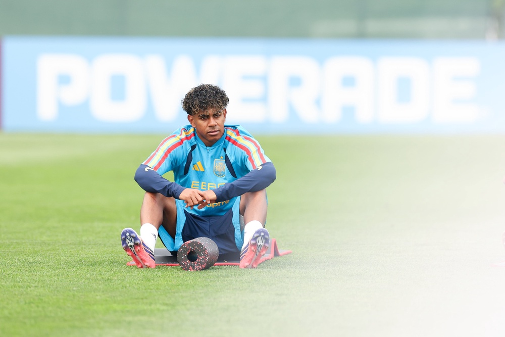 Lamine Yamal in training ahead of Spain's World Cup final against Argentina (Getty)