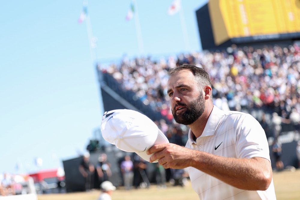Scottie Scheffler of the United States acknowledges the crowd after his fourth-place finish (Getty)