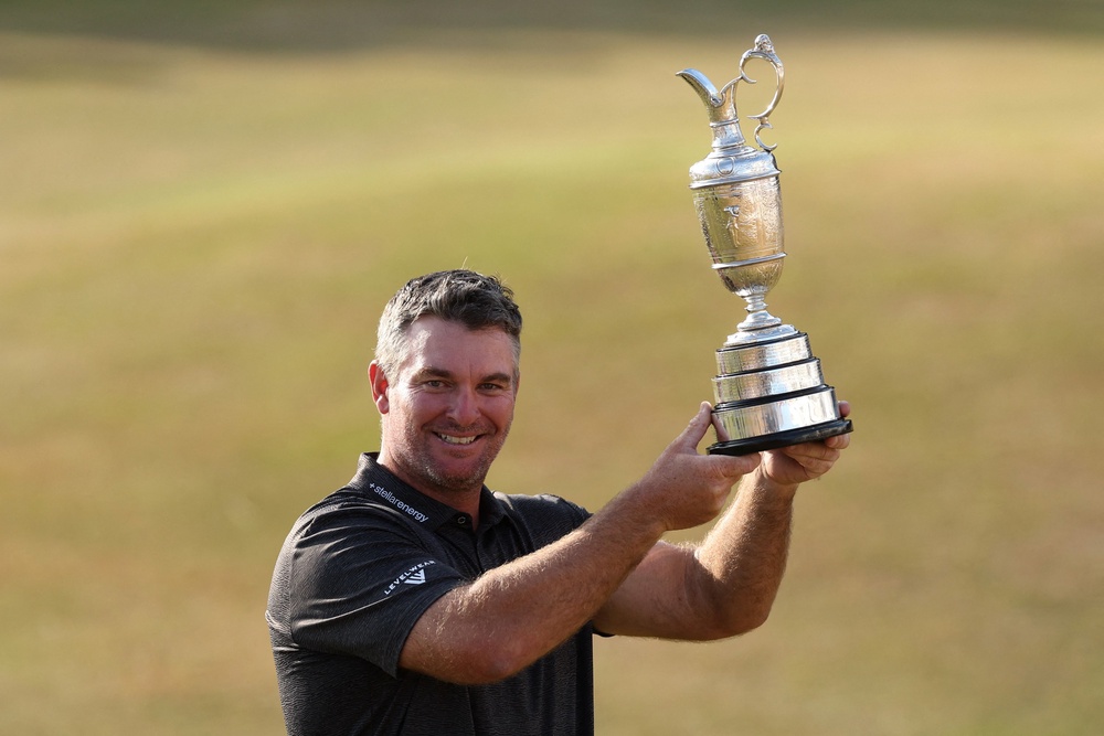 New Zealand's Ryan Fox celebrates with the Claret Jug (Reuters)