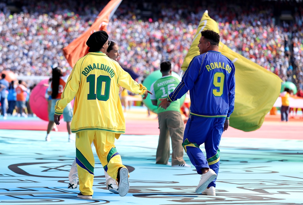 Ronaldinho and Ronaldo perform during the Topps Final Halftime Show in the FIFA World Cup 2026 Final match (Getty)