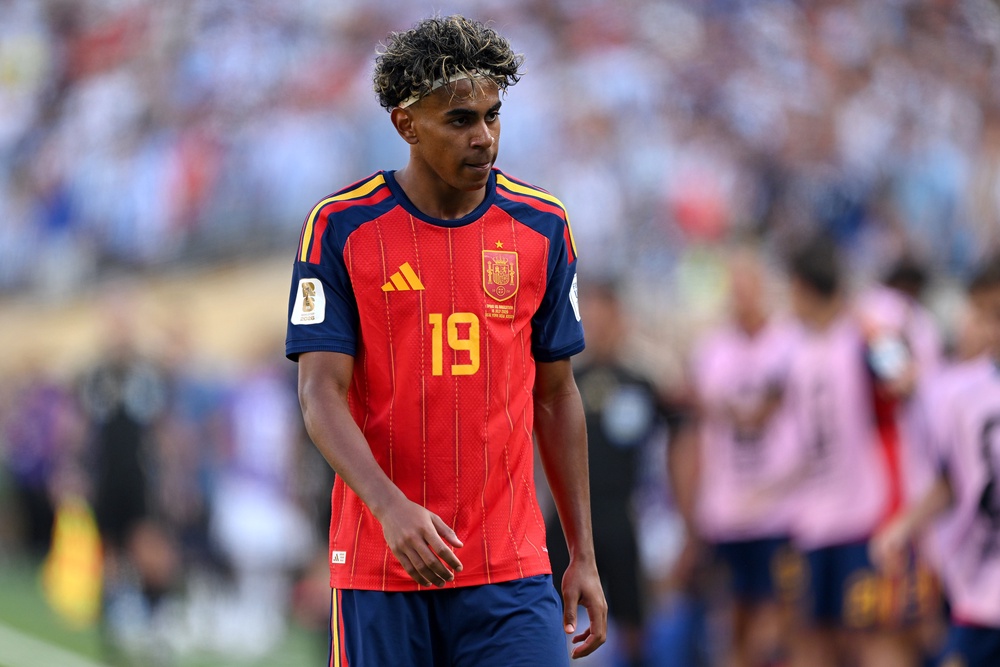 Yamal found himself frustrated as the Argentina defence doubled up on him (Getty)
