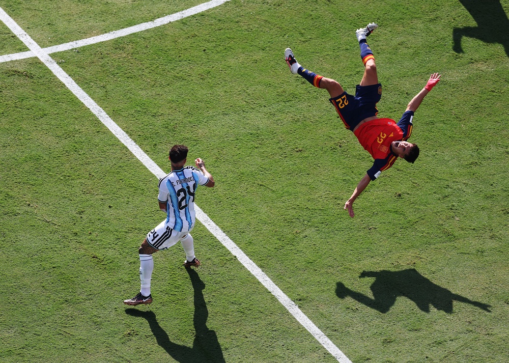 Enzo Fernandez’s foul on Pau Cubarsi saw him sent off before extra time (Getty)