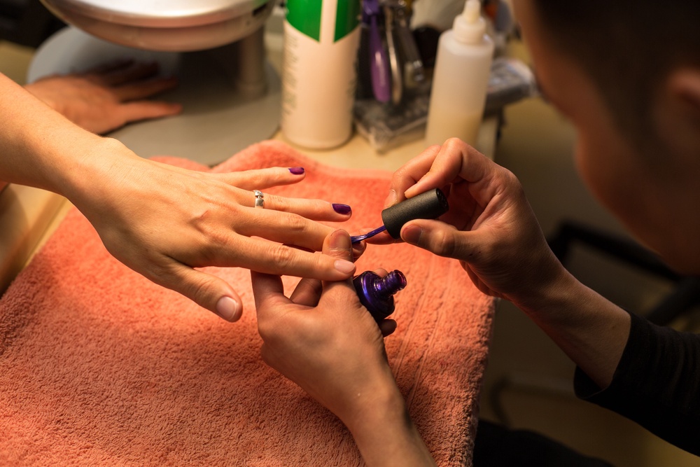 DFGCD2 Manicure at a Nail Bar
