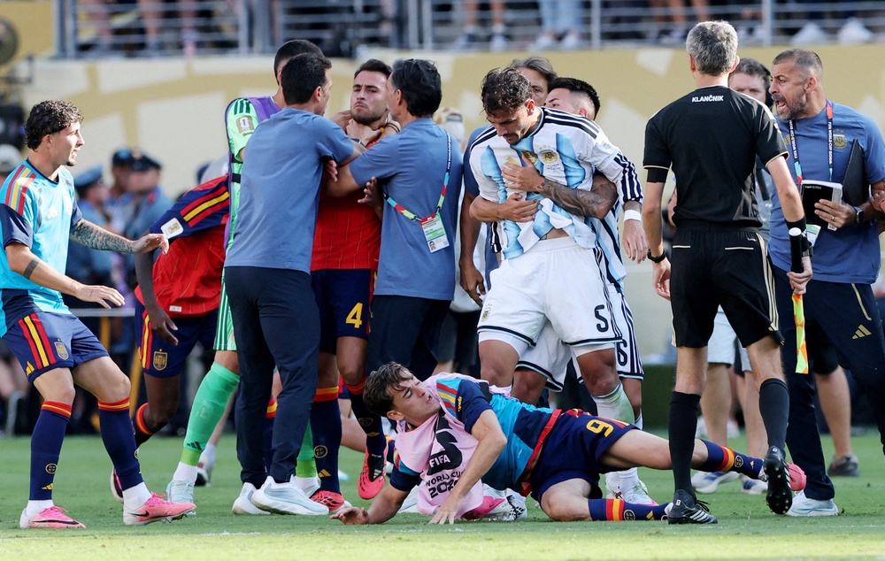 Leandro Paredes was involved in ugly clashes with Eric Garcia and Gavi at full time (Reuters)