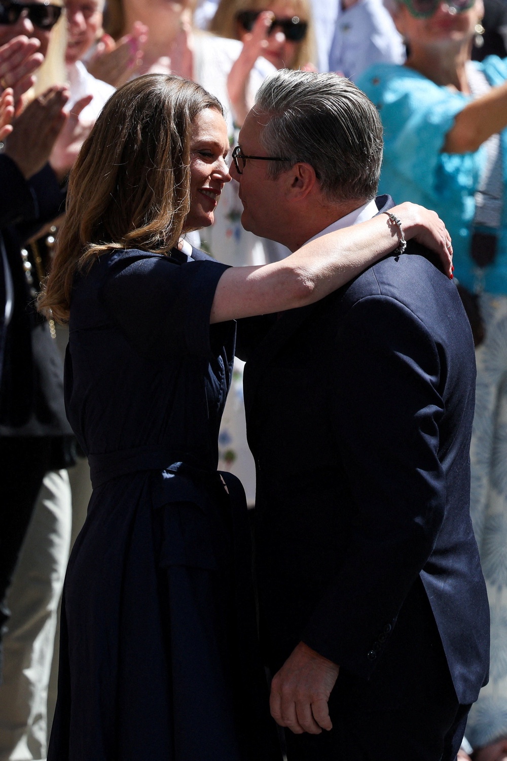 Victoria Starmer wore a navy wrap dress for her husband’s resignation (Reuters)