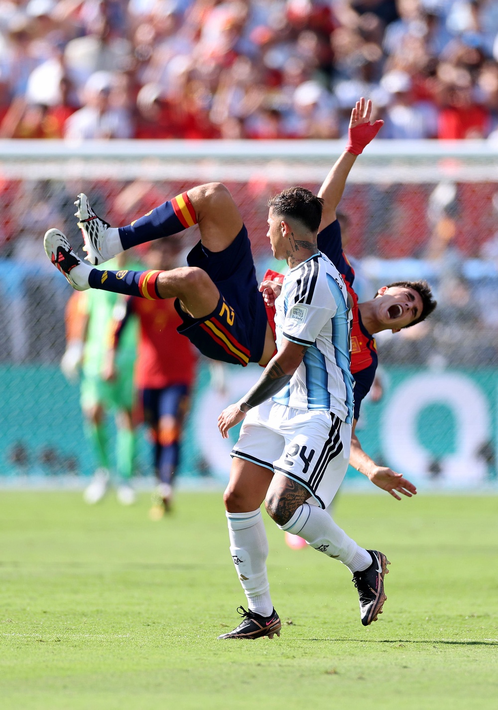 Enzo Fernandez #24 of Argentina fouls Pau Cubarsi #22 of Spain during the final (Getty)