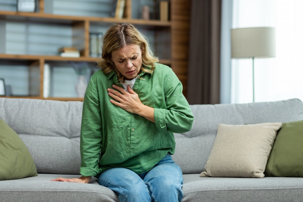 Difficulty breathing, shortness of breath, and persistent chest pain are among the warning signs that require prompt medical attention (Getty/iStock)