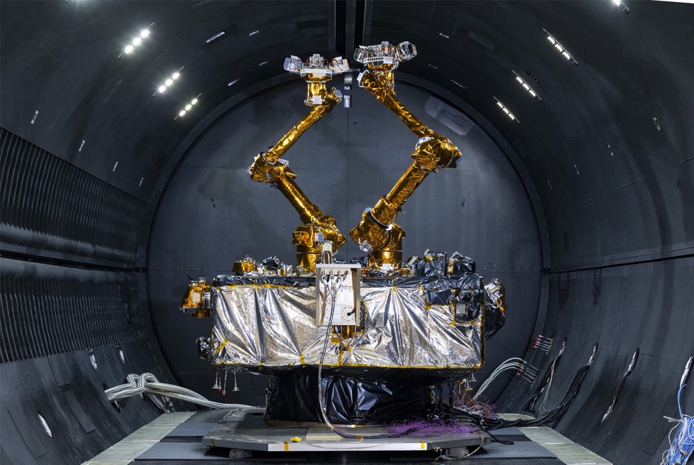 The robotic payload can fix satellites in geostationary orbit more than 35,000 kilometres above Earth (DARPA)