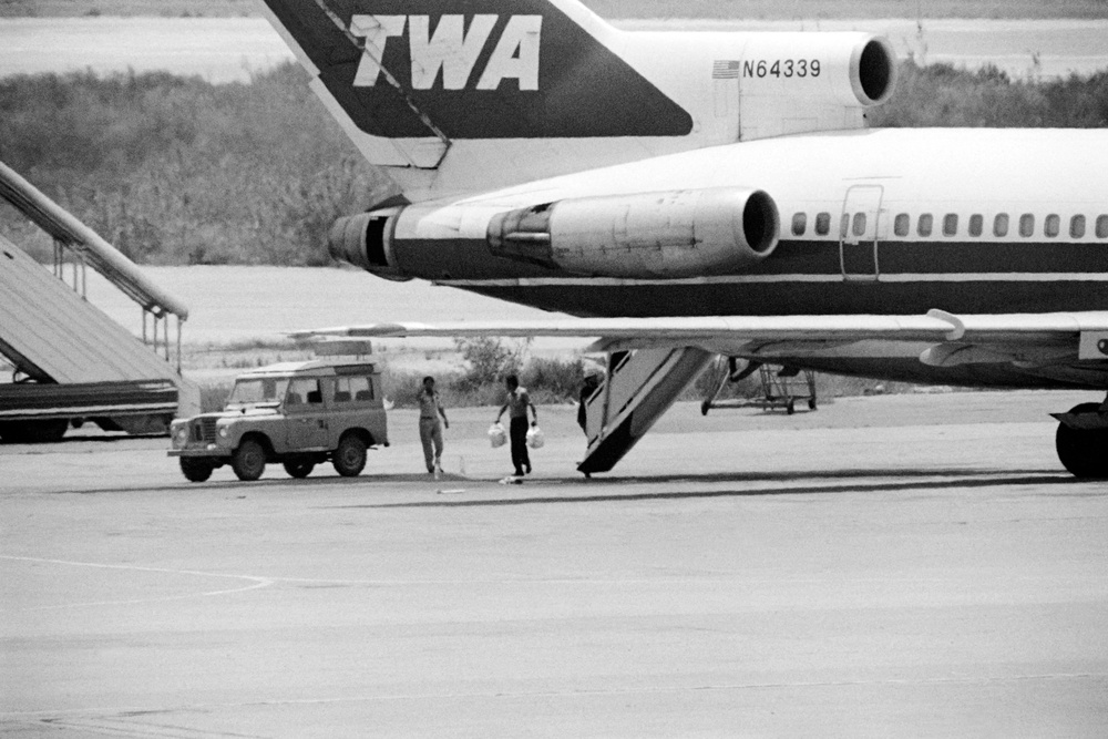 A photo from June 17, 1985, shows a Lebanese employee at the Beirut airport taking food to people held hostage on TWA Flight 847, which Hezbollah had hijacked (AFP/Getty)