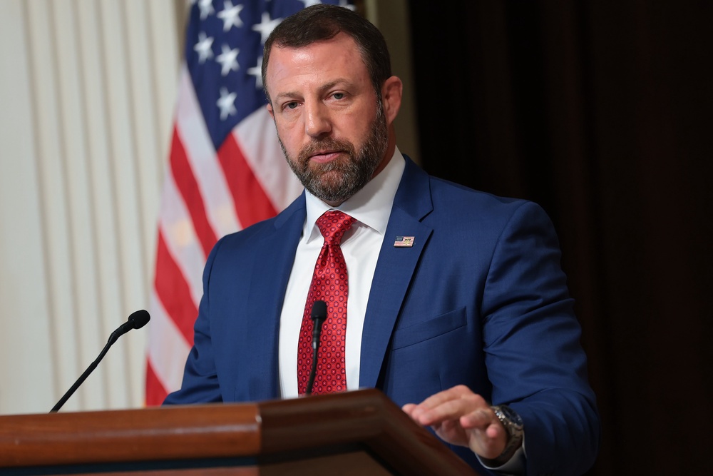 The controversy came just days after Mullin reportedly was behind “growing tensions” in the White House after unilaterally ordering ICE to cease making traffic stops following the fatal shootings of Mexican national Lorenzo Salgado Araujo in Houston, Texas, and Colombian national Johan Sebastián Durán in Biddeford, Maine (Getty)