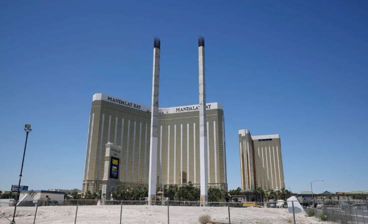 The unfinished SkyVue development’s towering concrete pillars, long known as a Vegas eyesore, would be transformed into a 265-foot-high restaurant above the new resort (Clark County)