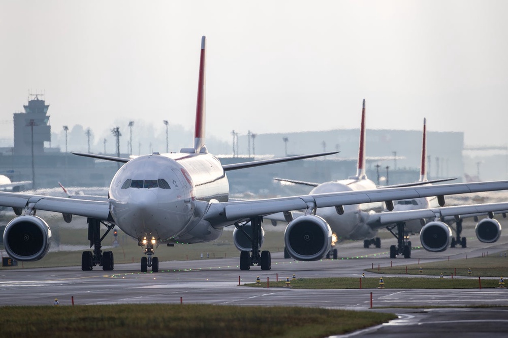 Image from: Heathrow and Gatwick delays live: Hundreds of flights grounded at UK airports due to air traffic control glitch