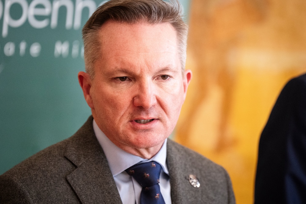 Australia's Minister for Climate Change and Energy Chris Bowen addresses a press conference (AFP/Getty)