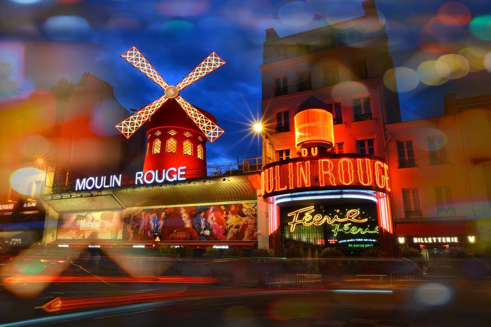 The friends headed to Moulin Rouge to see the famous cancan show (Getty/iStock)