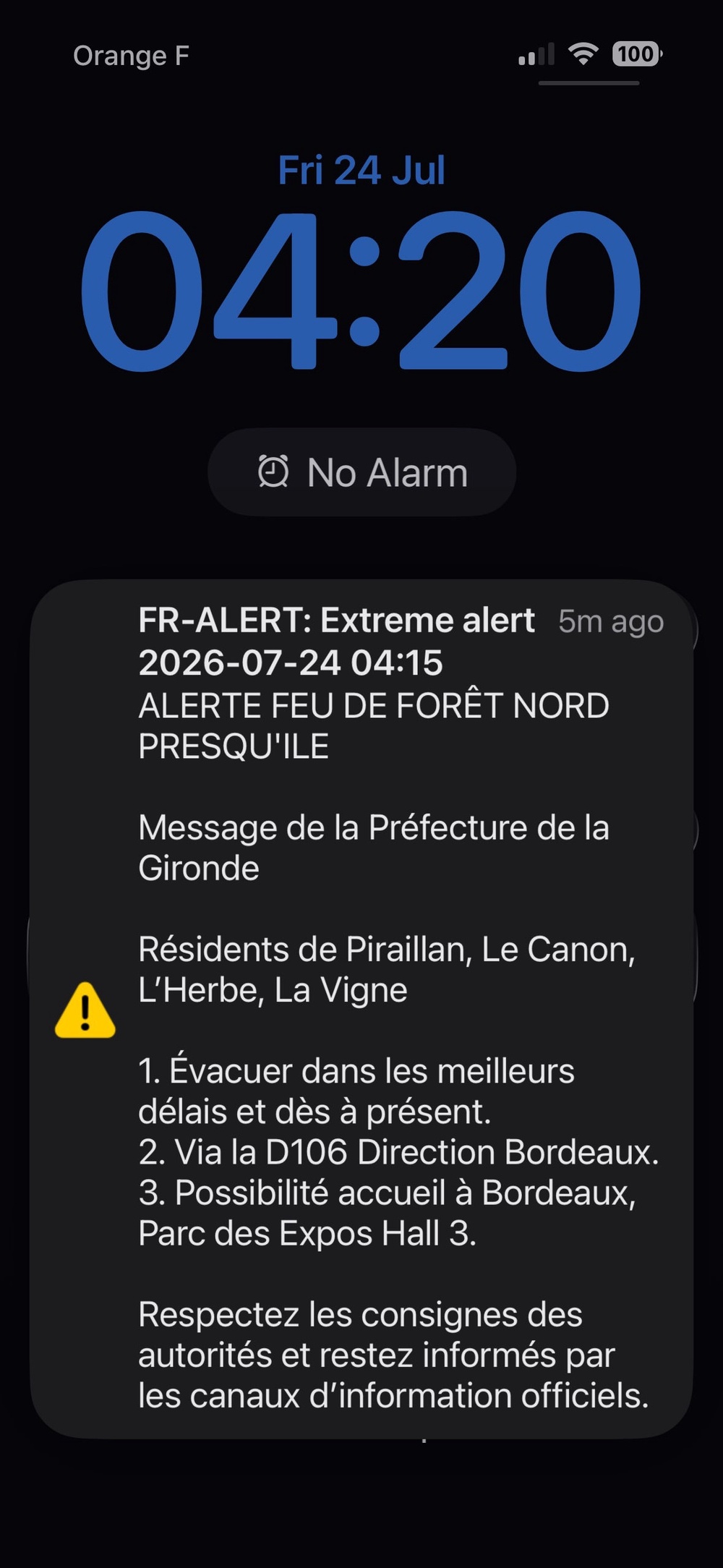 Residents received an emergency alert to evacuate immediately (Marion Girault-Rime)