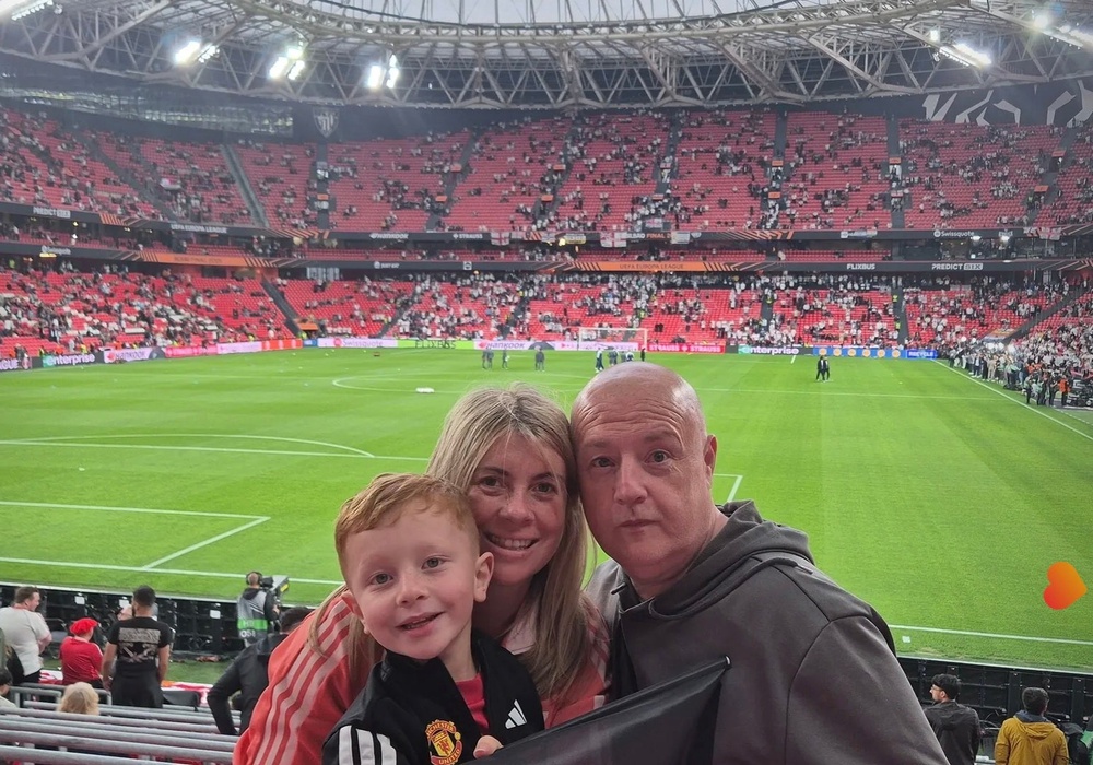 Ruairi with mum Kate and dad Gary (The Independent)