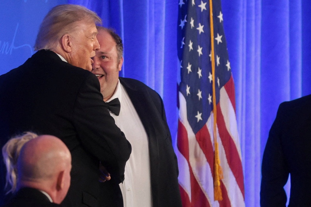 Trump shook hands with Josh Dawsey, chief political correspondent for The Wall Street Journal, who was part of the team of journalists who won an award for their coverage of Trump's friendship with Epstein (Reuters)