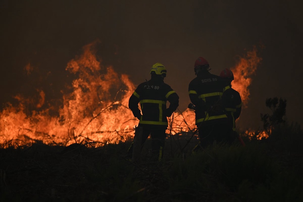 Image from: Europe wildfires latest: ‘Fire cloud’ spreads over Bordeaux after officials warn blaze could last for months