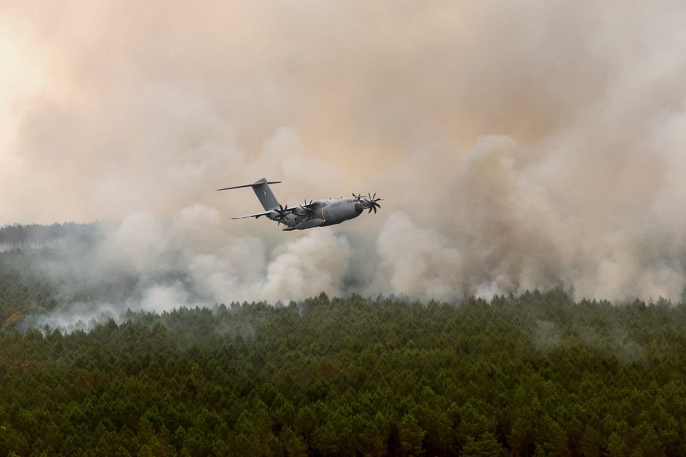 Image from: Europe wildfires latest: Fires just 15km from Bordeaux as officials consider ‘total evacuation of city if necessary’