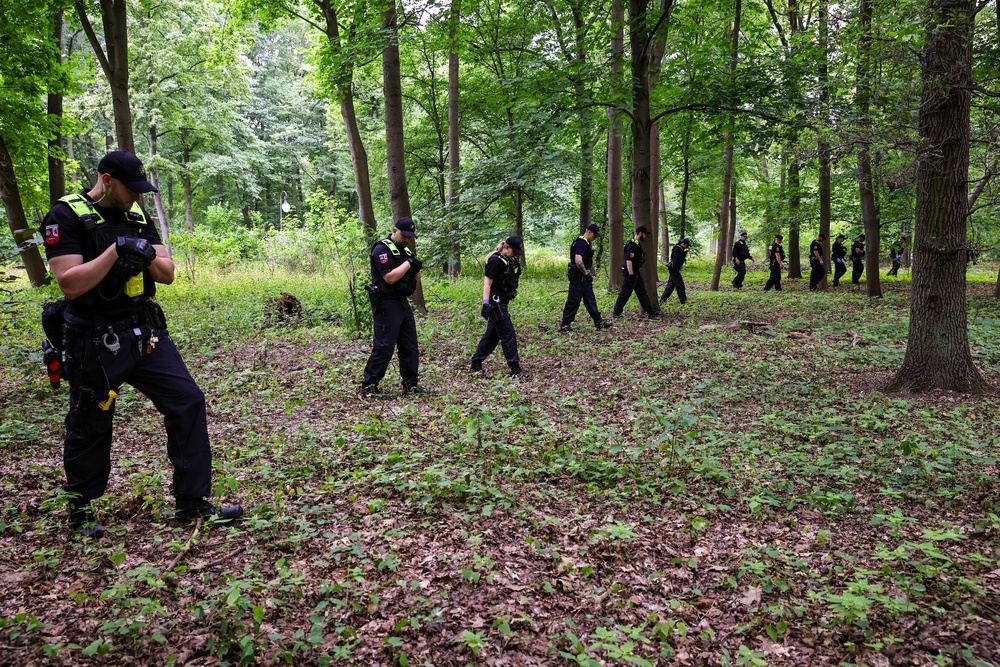 Police comb Tiergarten park for evidence (Getty)