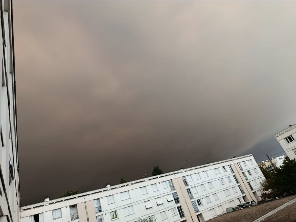 Image from: Europe wildfires latest: ‘Fire cloud’ spreads over Bordeaux after officials warn blaze could last for months