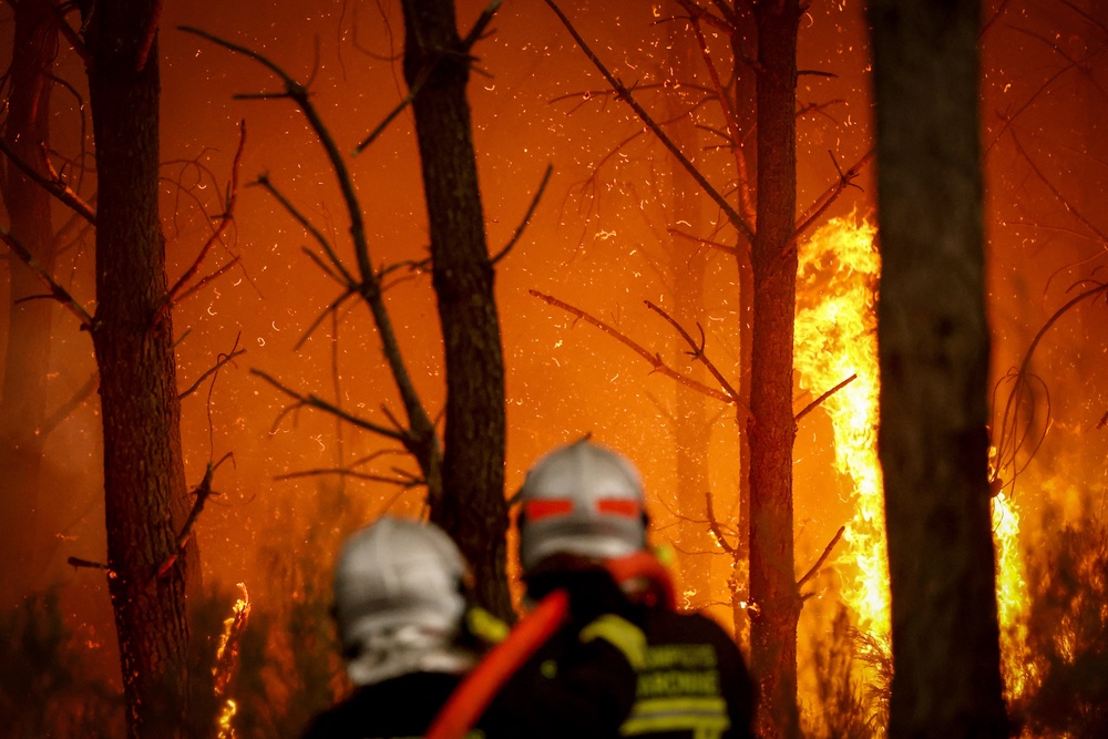 Image from: Europe wildfires latest: ‘Fire cloud’ spreads over Bordeaux after officials warn blaze could last for months
