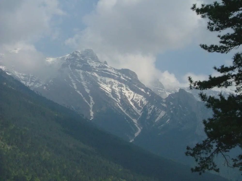 Images of snow dusting Mt Olympus were captured on July 24 (Alina Zienowicz/wikimedia commons CC BY-SA 3.0)