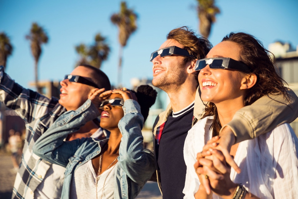 Wear eclipse glasses to safely see the solar eclipse (Getty/iStock)