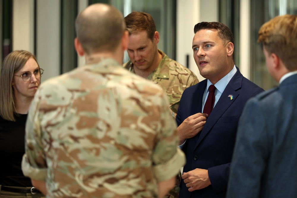 Wes Streeting talks with military personnel during his visit to the UK Military's Permanent Joint Headquarters (Adrian Dennis - WPA Pool/Getty Images)