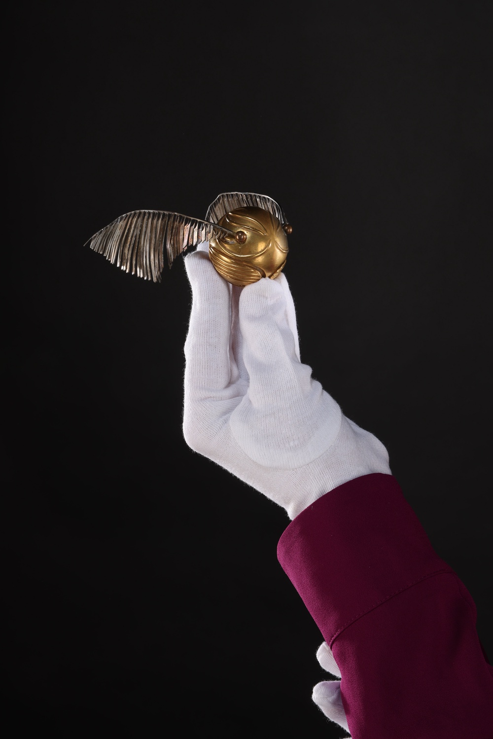 An original Golden Snitch from Harry Potter And The Philosopher’s Stone is set to sell for between $25,000 and $50,000 (£18,000-£37,000)