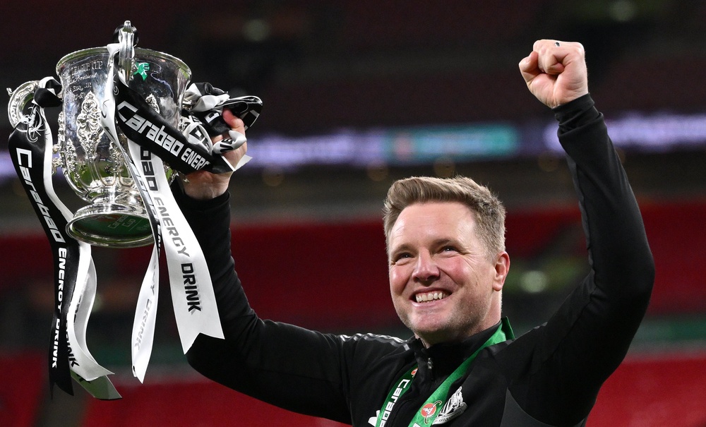 Eddie Howe with the Carabao Cup after beating Liverpool at Wembley (Getty)