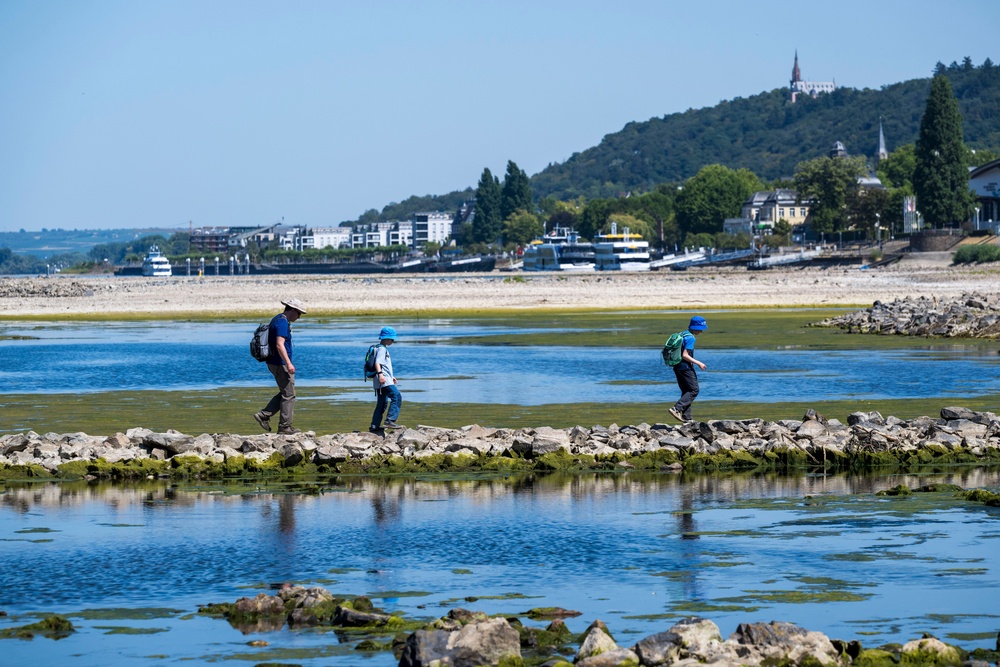 Tourist walk over a sandbar of the Rhine near Bingen, Germany (Getty)