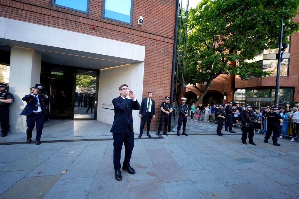 Burnham comes out of No 10 North to greet a crowd after holding a meeting (Peter Byrne/PA Wire)